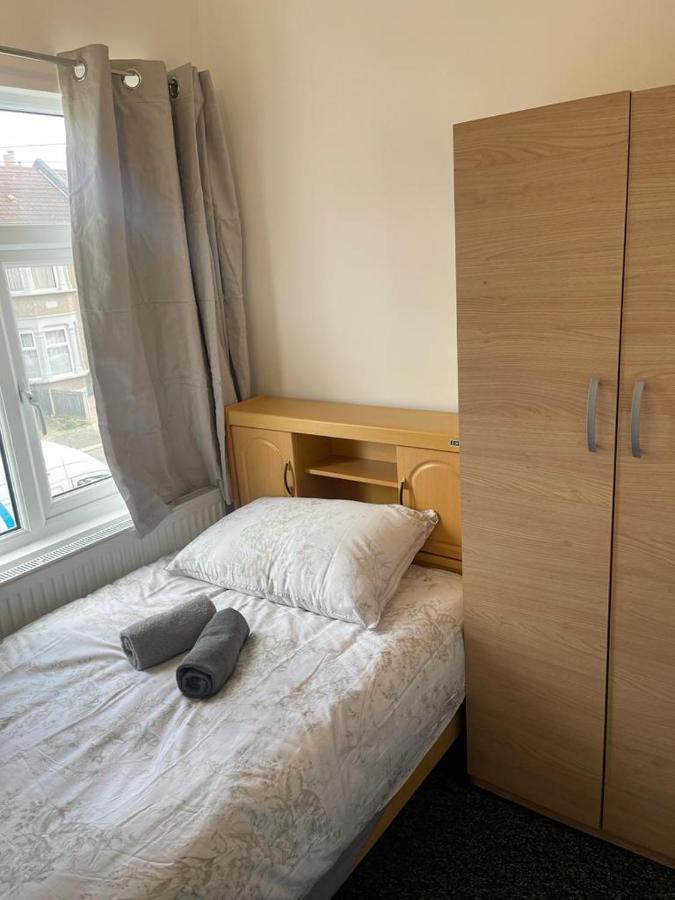 Rahal Ilford Lägenhet Exteriör bild